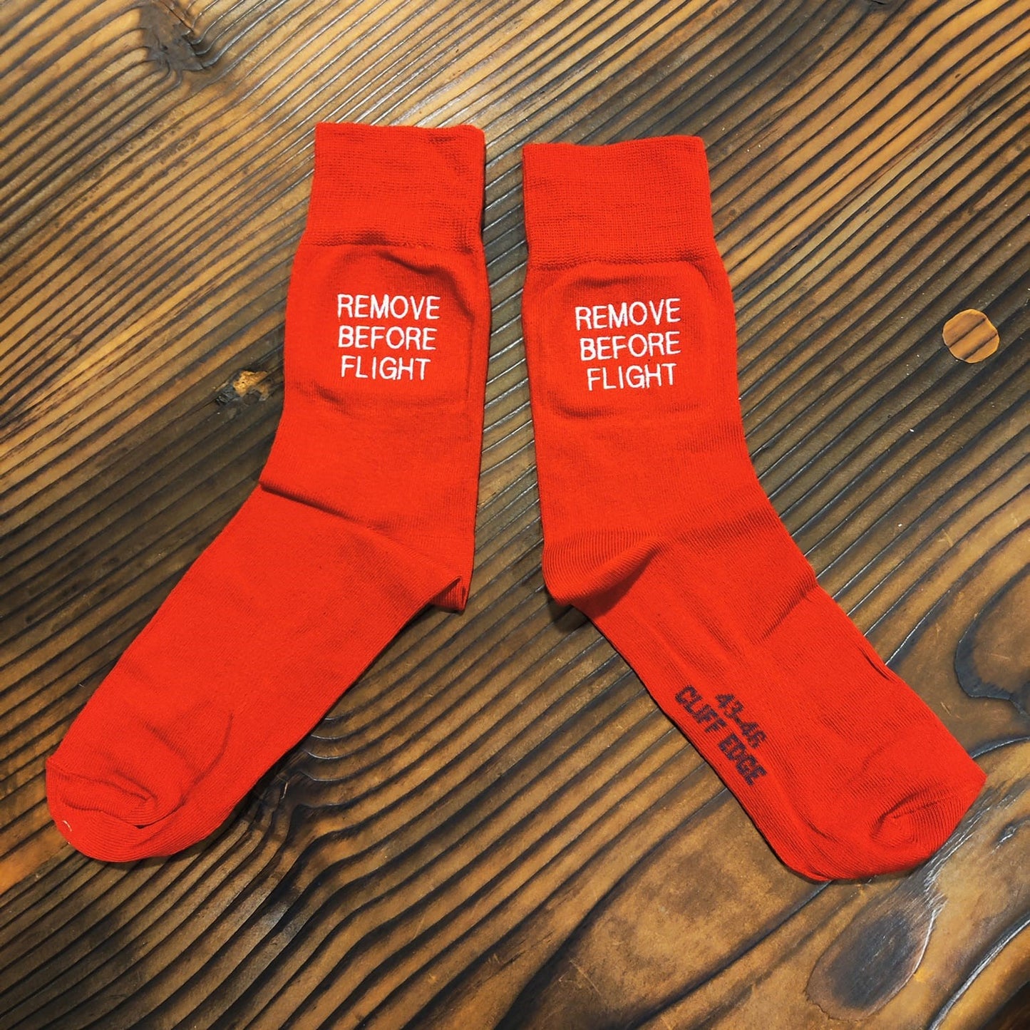 Personalisierte SOCKEN mit REMOVE BEFORE FLIGHT bestickt